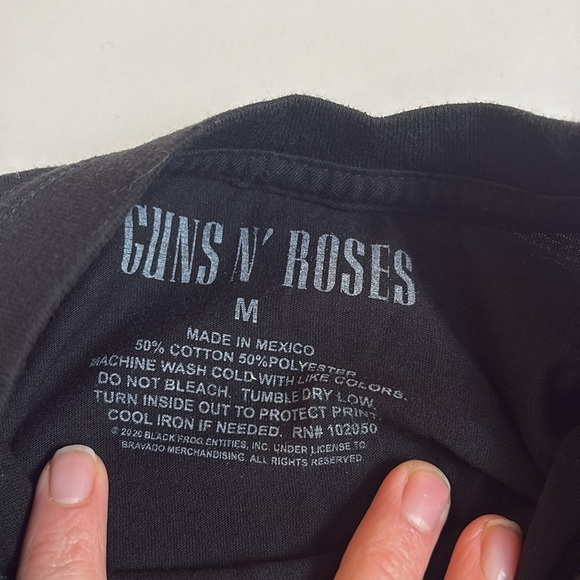 Lot of 4 rock tees- 
Pink Floyd, Guns N Roses & Def Leppard - Picture 3 of 11